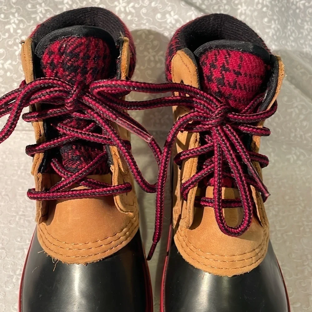 BASS Women’s Waterproof Duck Boots size 5 Thermolite